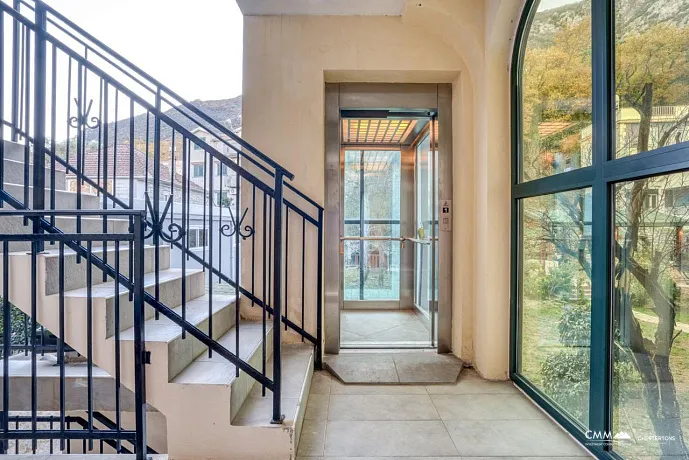 Boka Körfezi Manzaralı Muhteşem Taş Villa Prčanj'da